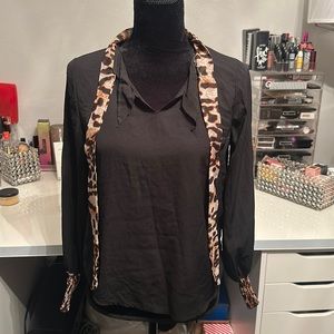 Women Medium Black and Cheeta Print Long Sleeve Blouse
